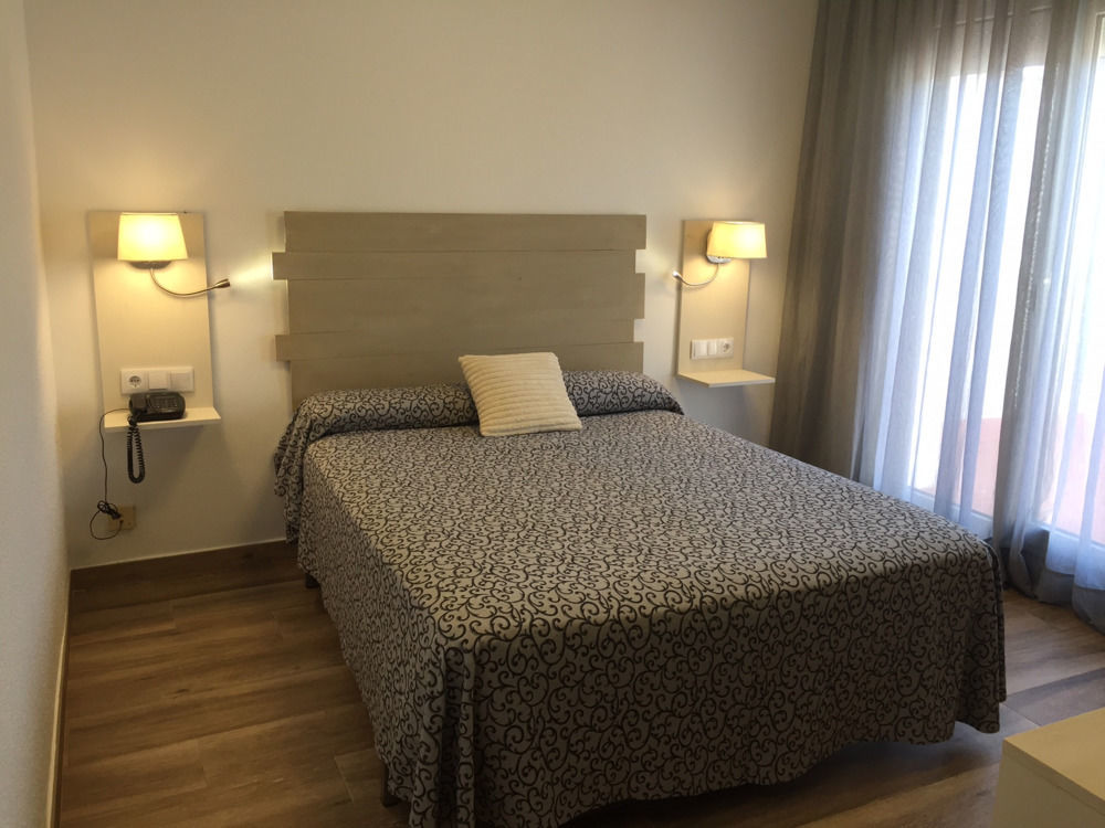 Hotel & Restaurant Figueres Parc Los Hostalets de Llers Eksteriør bilde